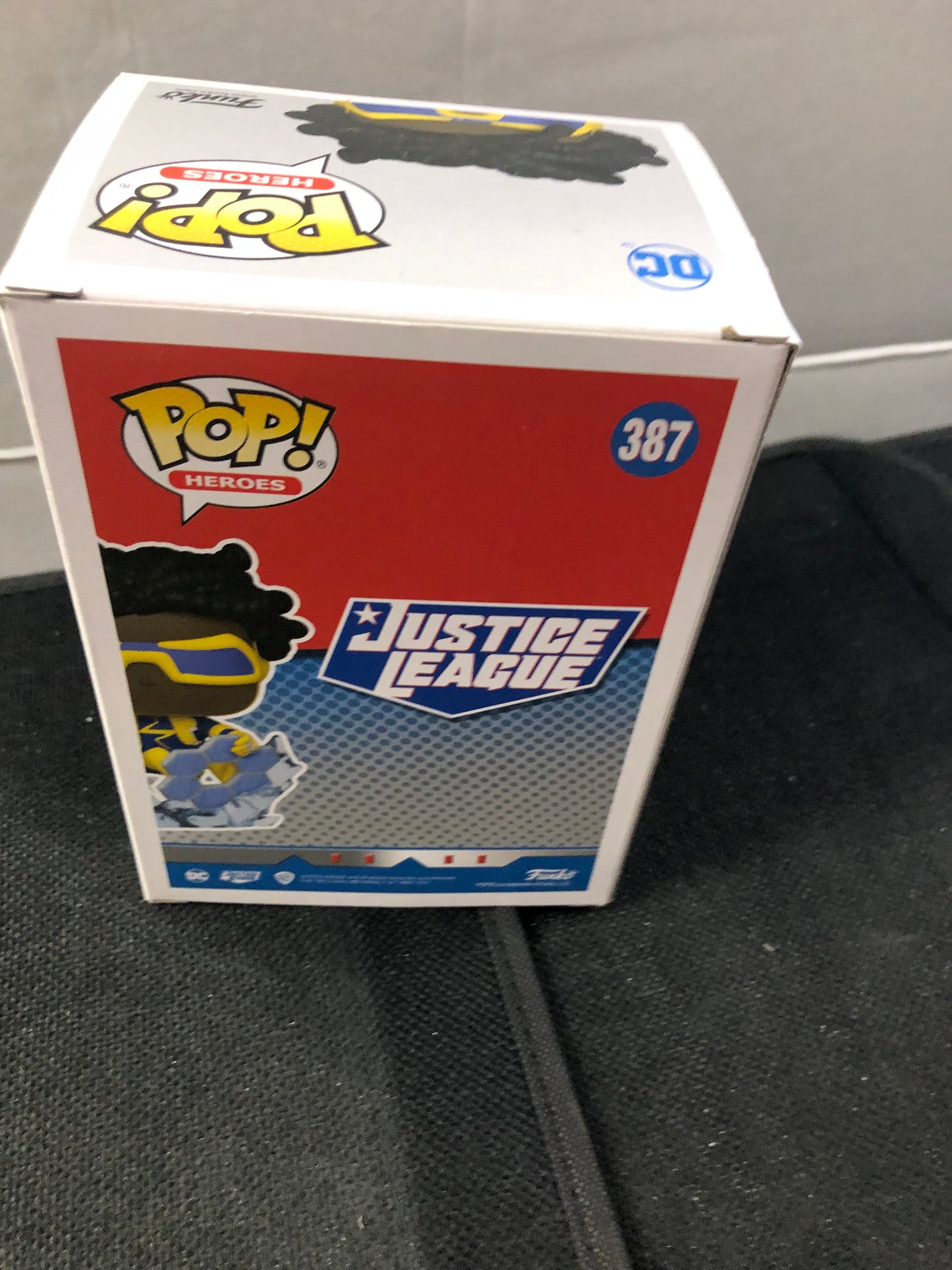 FUNKO POP POP HEROES JUSTICE LEAGUE # 387 STATIC SHOCK  HOT TOPIC EXCLUSIVE GOOD CONDITION