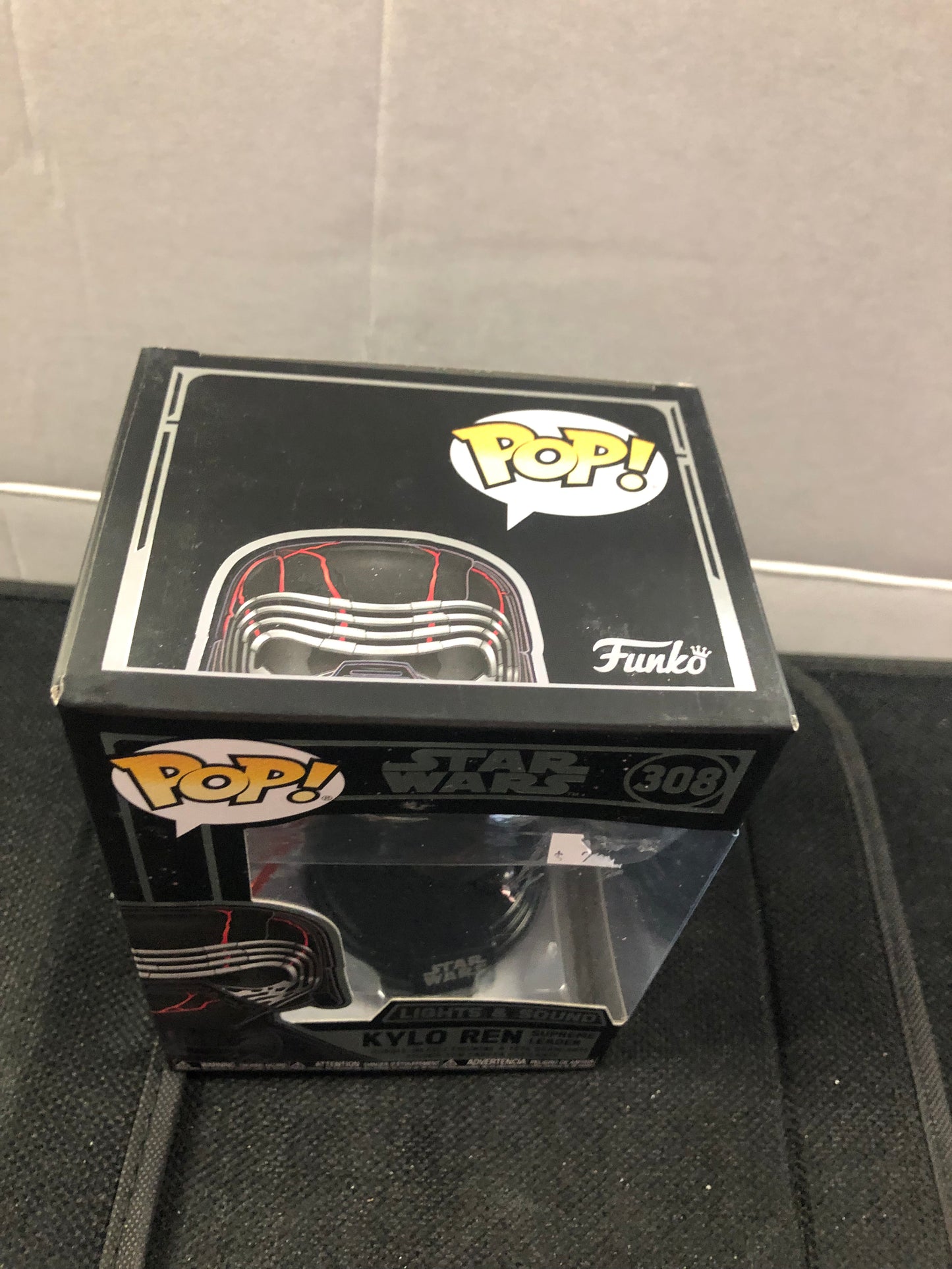 FUNKO POP STAR WARS #308 KYLO REN SUPREME LEADER  SOUND AND LIGHTS GOOD CONDITION