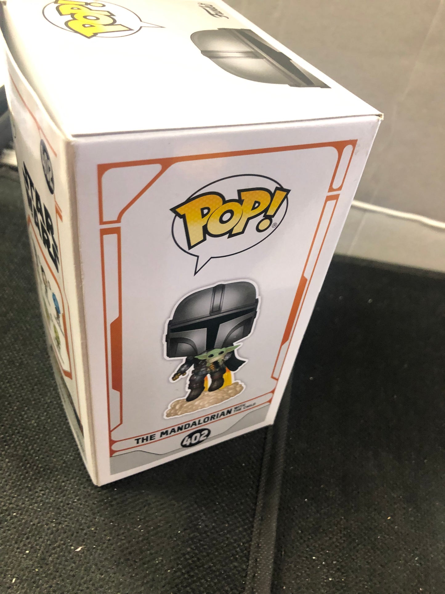 FUNKO POP STAR WARS THE MANDALORIAN #402 THE MANDALORIAN WITH THE CHILD GOOD CONDITION