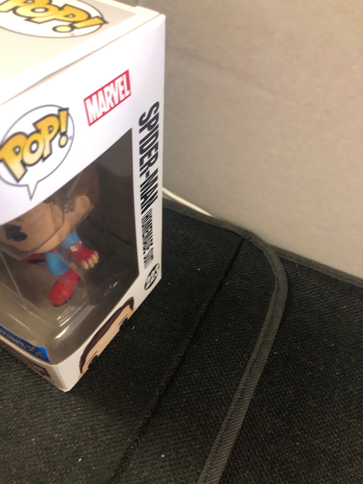 FUNKO POP SPIDER-MAN HOMECOMING #223 SPIDER-MAN HOMEMADE SUIT WALMART EXCLUSIVE GOOD CONDITION