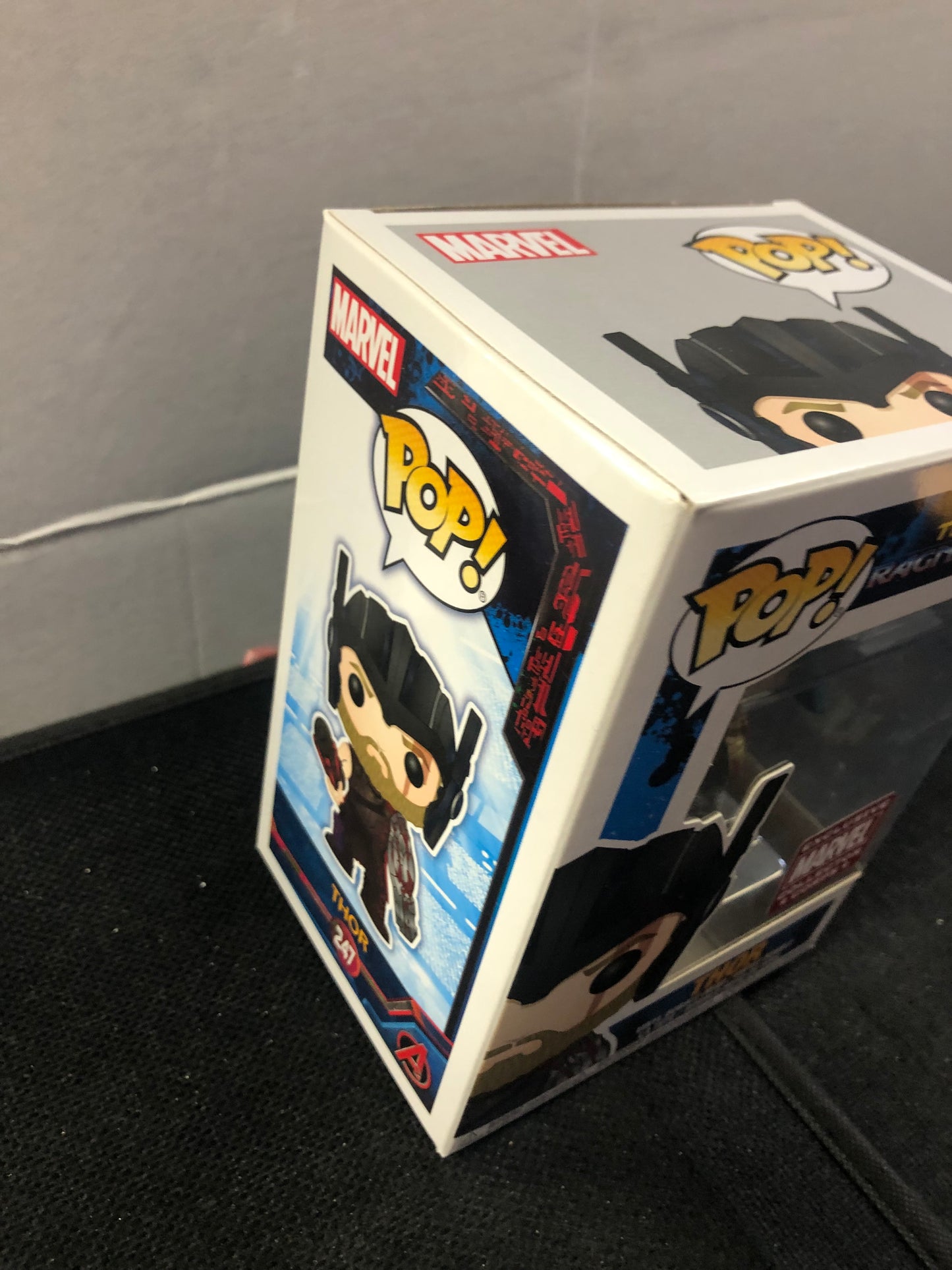 FUNKO POP THOR RAGNAROK #247 THOR MARVEL COLLECTOR CORPS EXCLUSIVE GOOD CONDITION