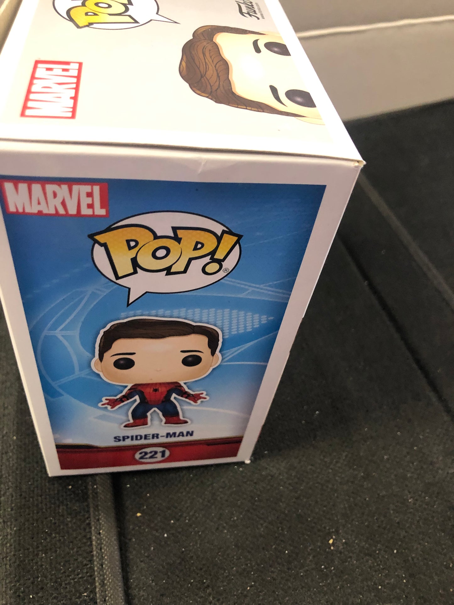 FUNKO POP SPIDER-MAN HOMECOMING #221 SPIDER-MAN HOT TOPIC EXCLUSIVE GOOD CONDITION SMALL TEAR ON FRONT OF BOX