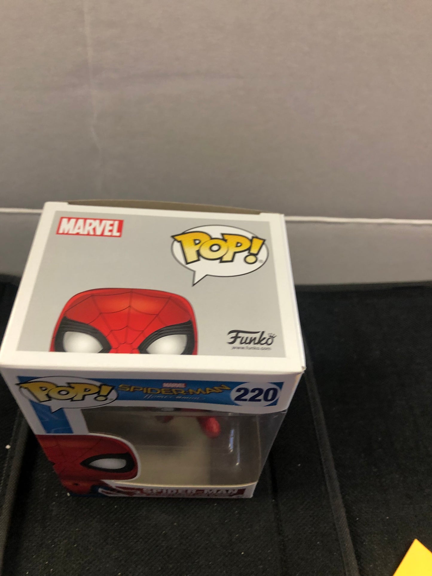 FUNKO POP SPIDER-MAN HOMECOMING #220 SPIDER-MAN GOOD CONDITION