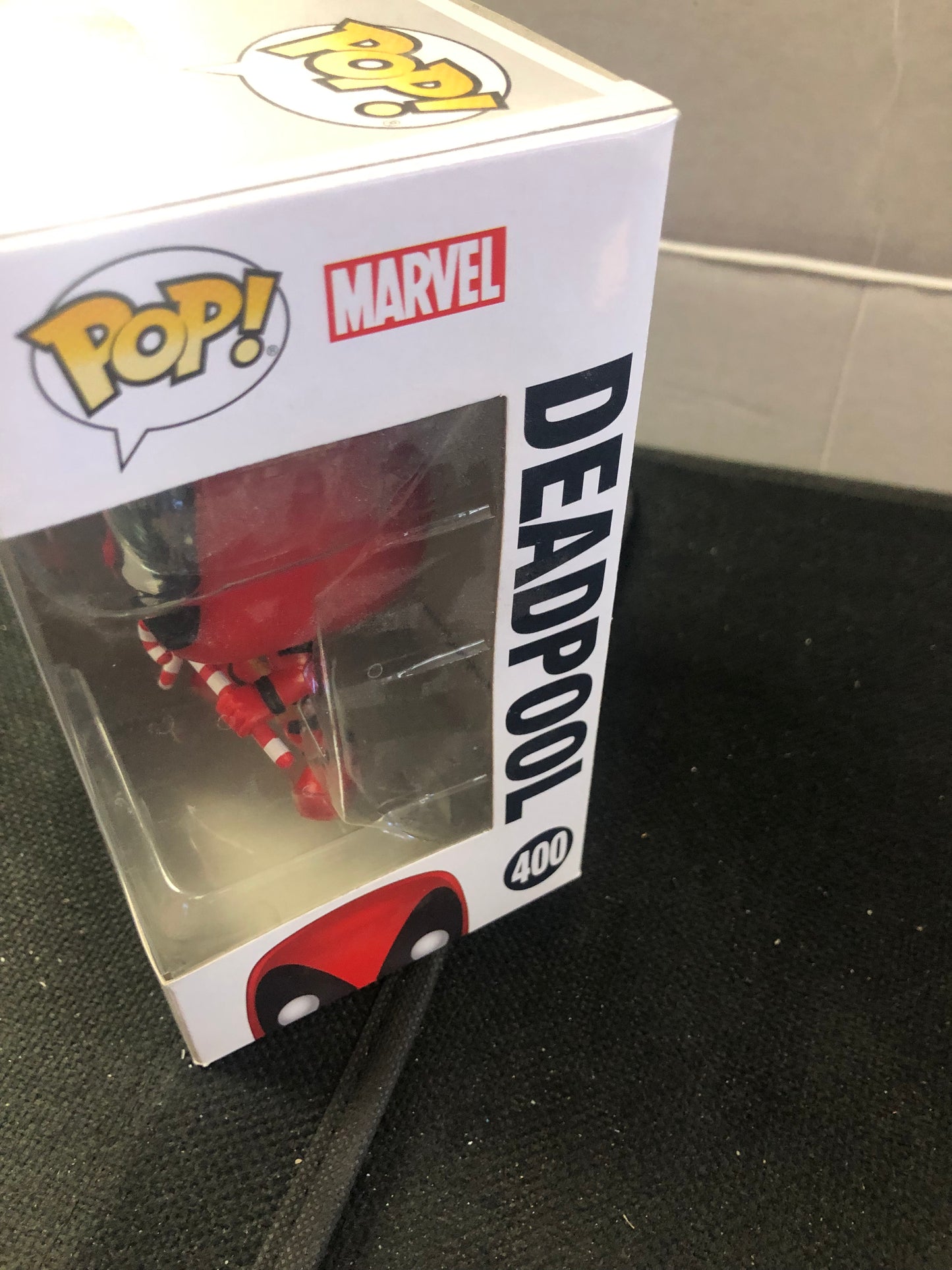 FUNKO POP DEADPOOL # 400 DEADPOOL GOOD CONDITION