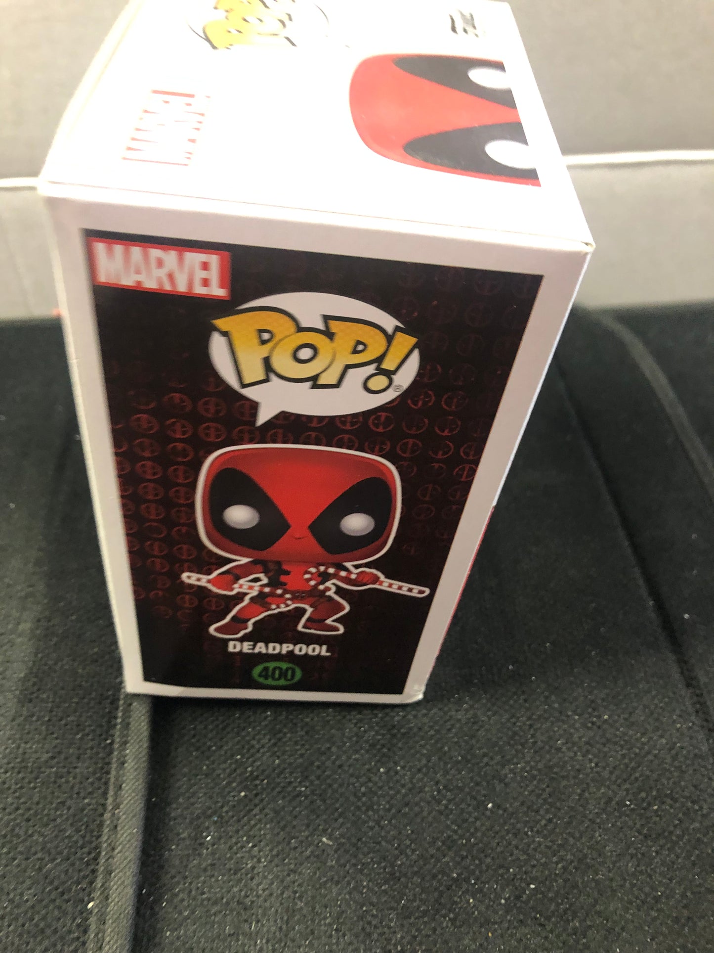 FUNKO POP DEADPOOL # 400 DEADPOOL GOOD CONDITION