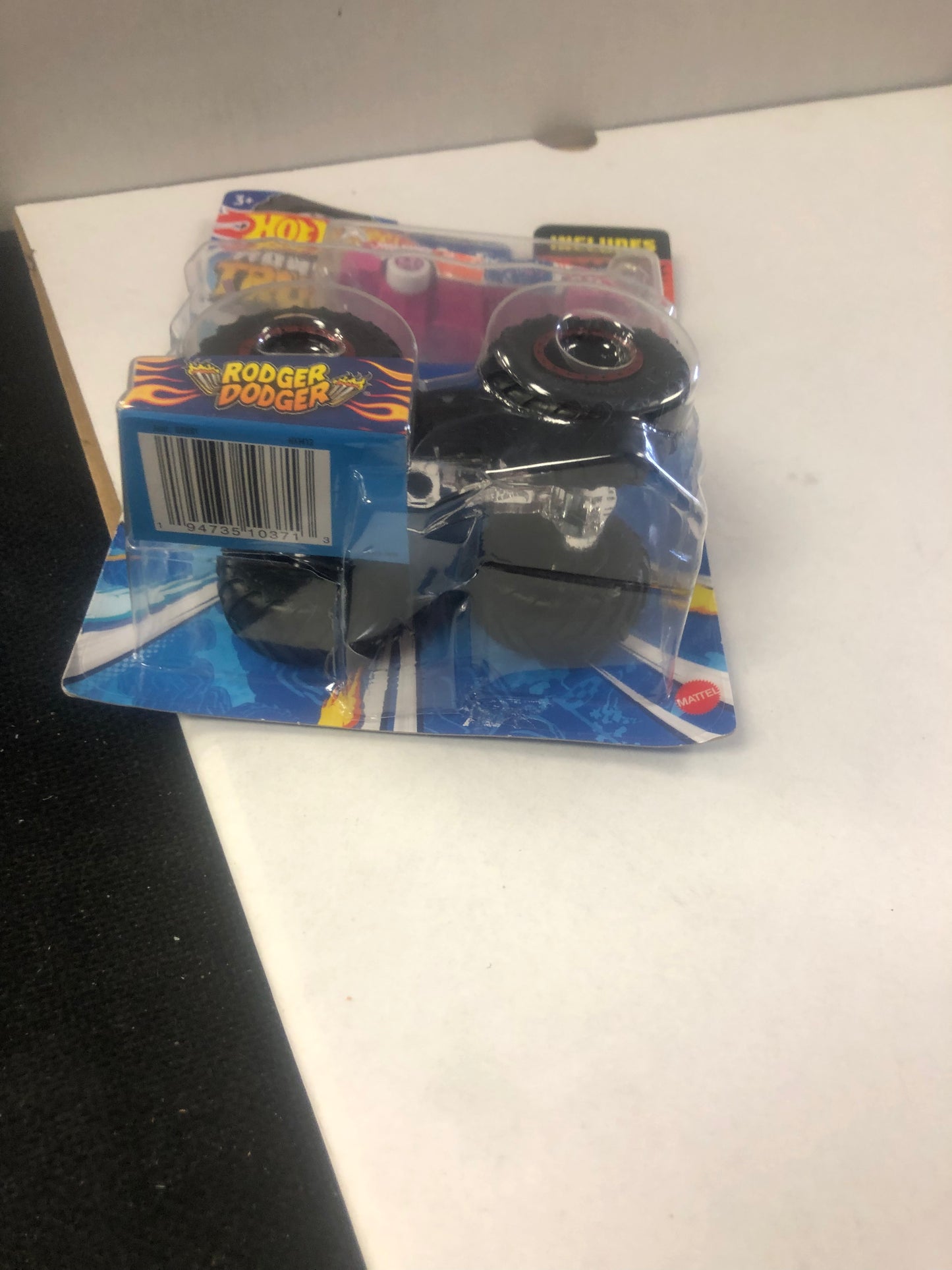 MATTEL HOT WHEELS MONSTER TRUCKS RODGER DODGER POOR CONDITION PLASTIC LOOSE ON FRONT OF BOX AND BOTTOM