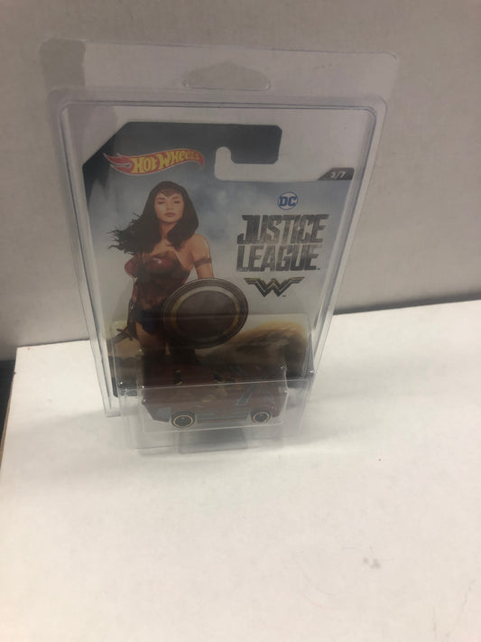 MATTEL HOT WHEELS JUSTICE LEAGUE WONDER WOMAN MAXIMUM LEEWAY EXCELLENT CONDITION