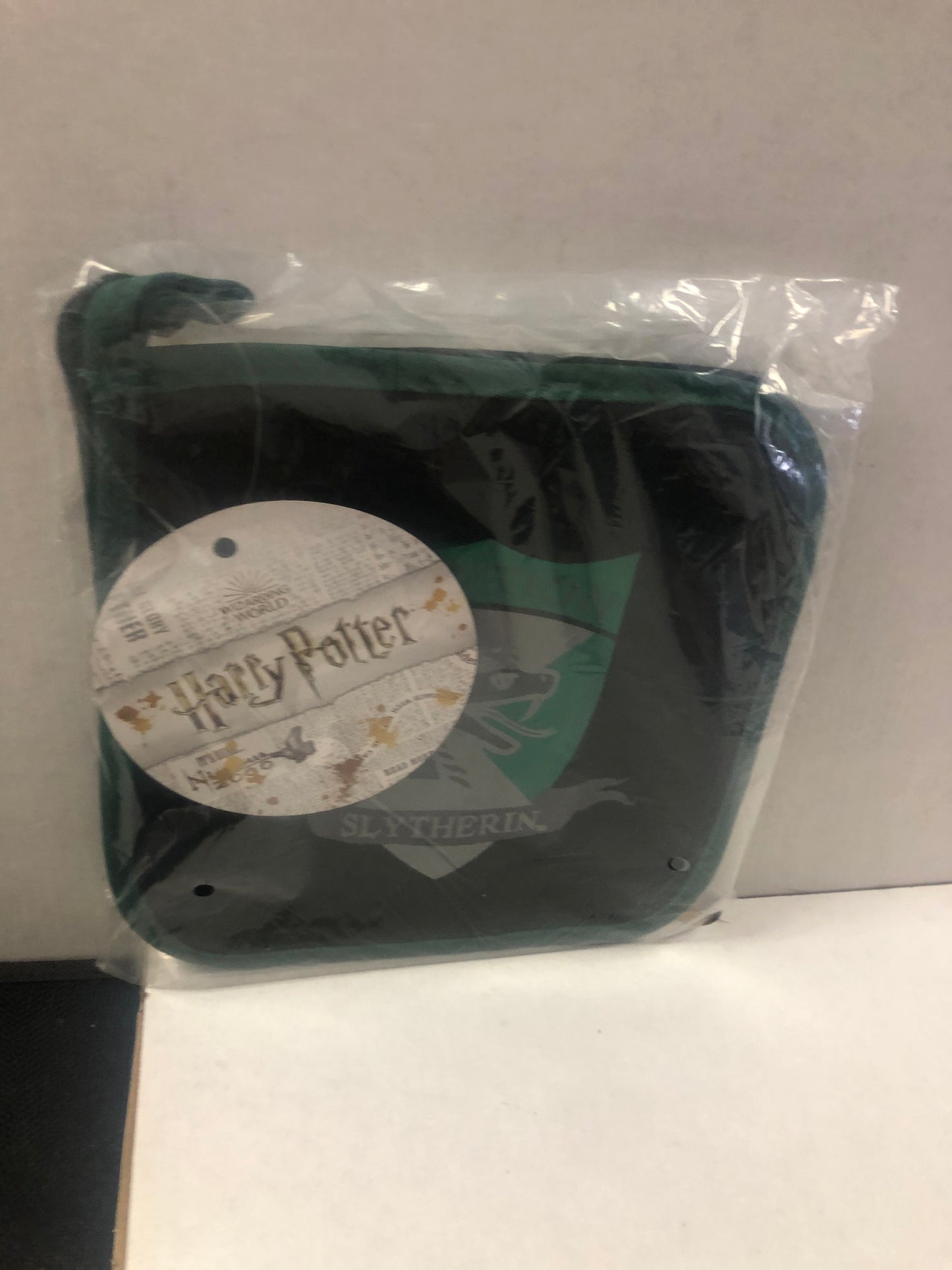 WB SLYTHERIN HARRY POTTER POT HOLDERS UNOPENED GREAT CONDITION