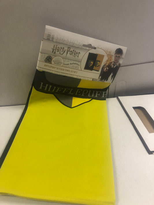 UKONIC HARRY POTTER HUFFLEPUFF SET OF TWO KITCHEN TOWEL SET EXCELLENT CONDITION