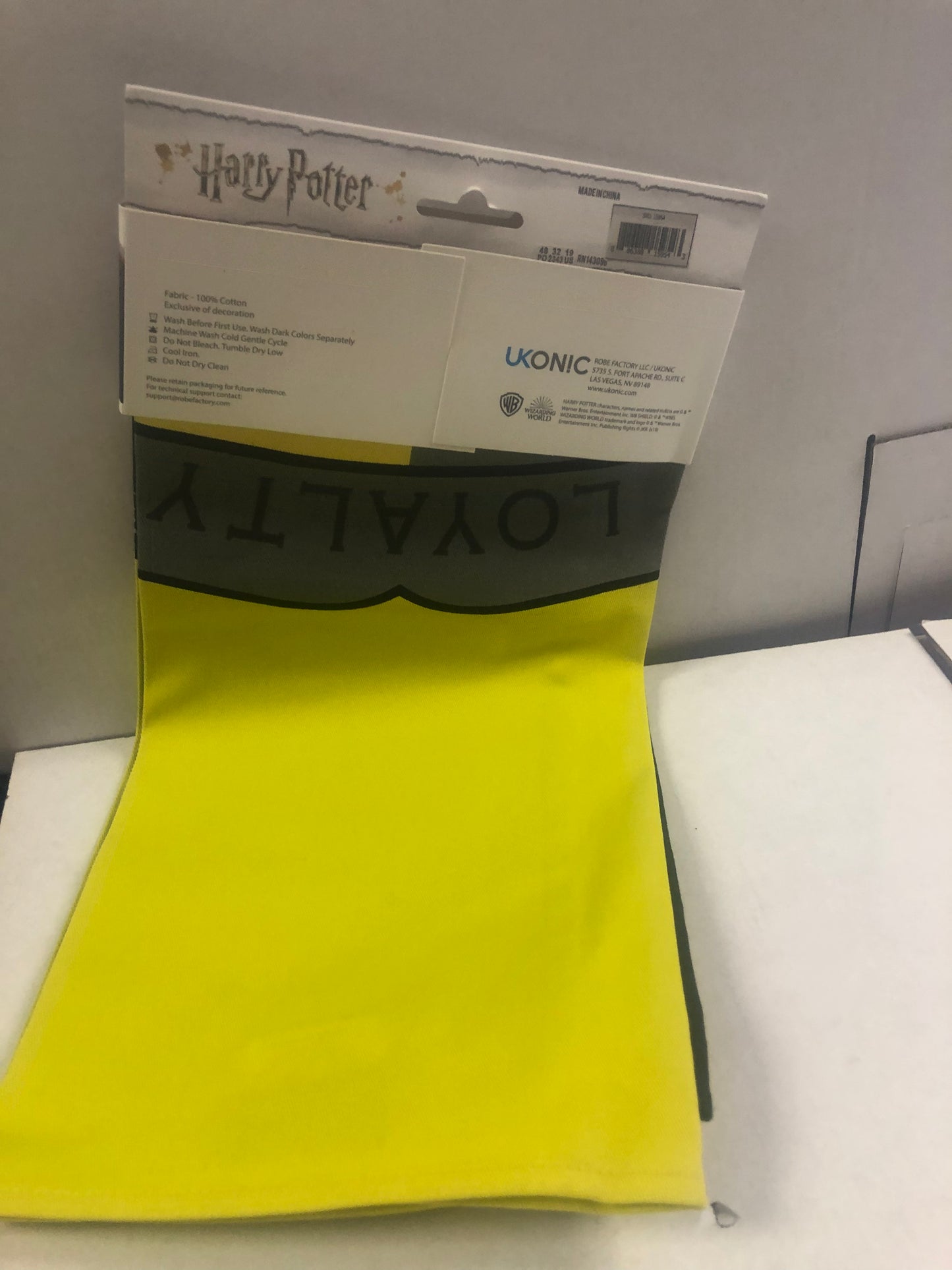 UKONIC HARRY POTTER HUFFLEPUFF SET OF TWO KITCHEN TOWEL SET EXCELLENT CONDITION