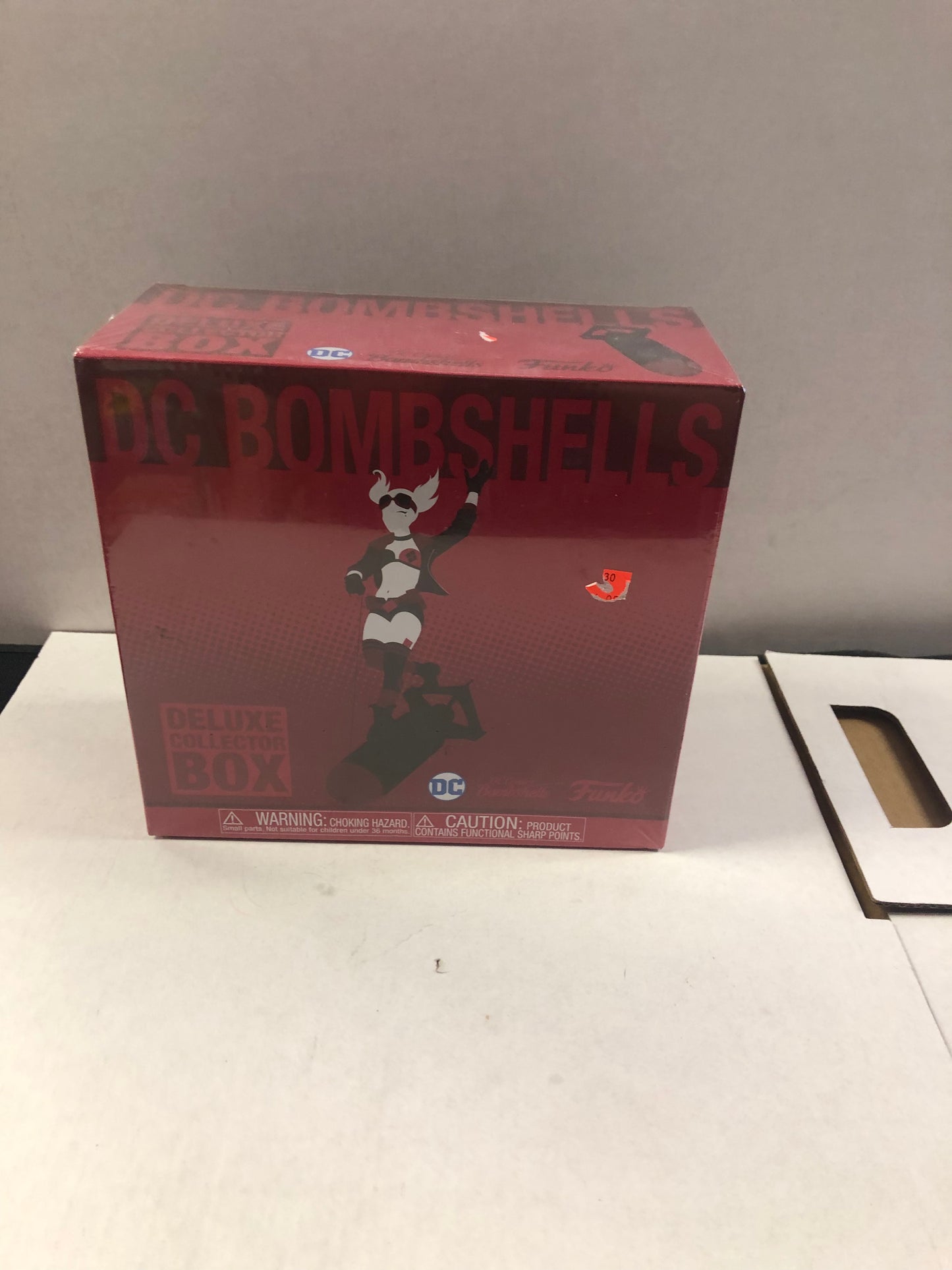 FUNKO DC COMICS BOMBSHELLS DELUXE COLLECTOR BOX EXCELLENT CONDITION