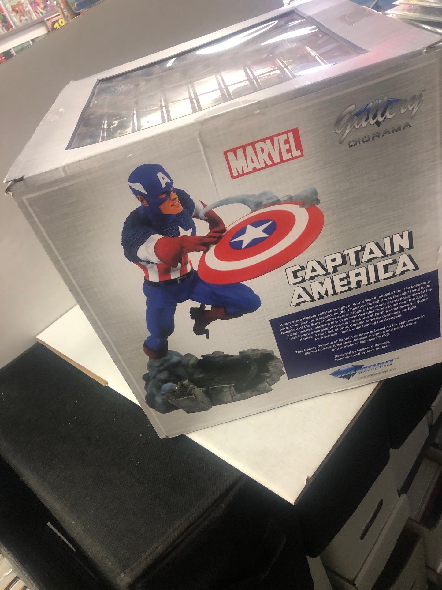 DIAMOND GALLERY CAPTAIN AMERICA PVC DIORAMA EXCELLENT CONDITION