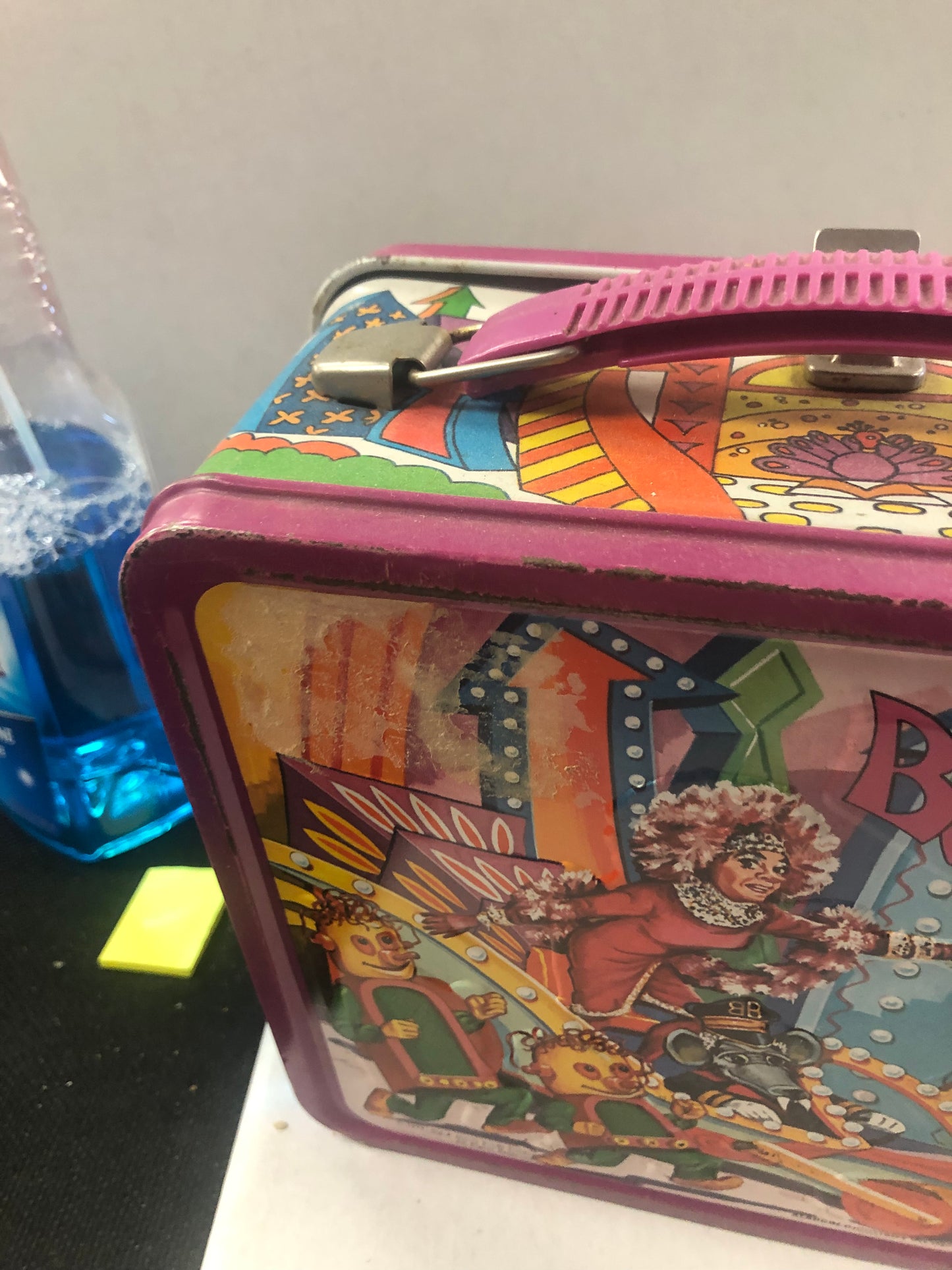 ALADDIN INDUSTRIES BUGALOOS LUNCHBOX WITH THERMOS OKAY CONDITION RESIDUE ON FRONT OF LUNCHBOX