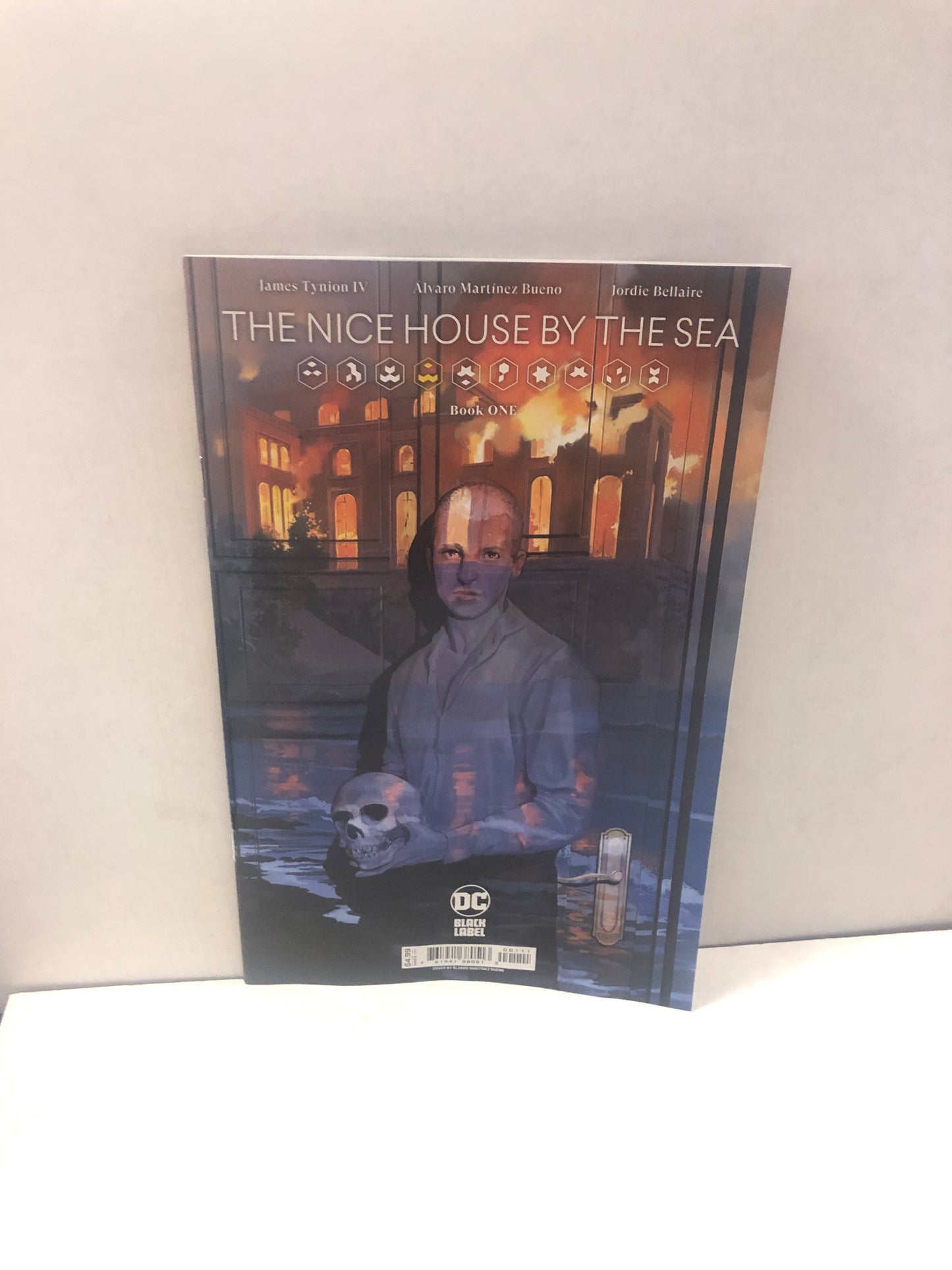 DC COMICS THE NICE HOUSE BY THE SEA 1