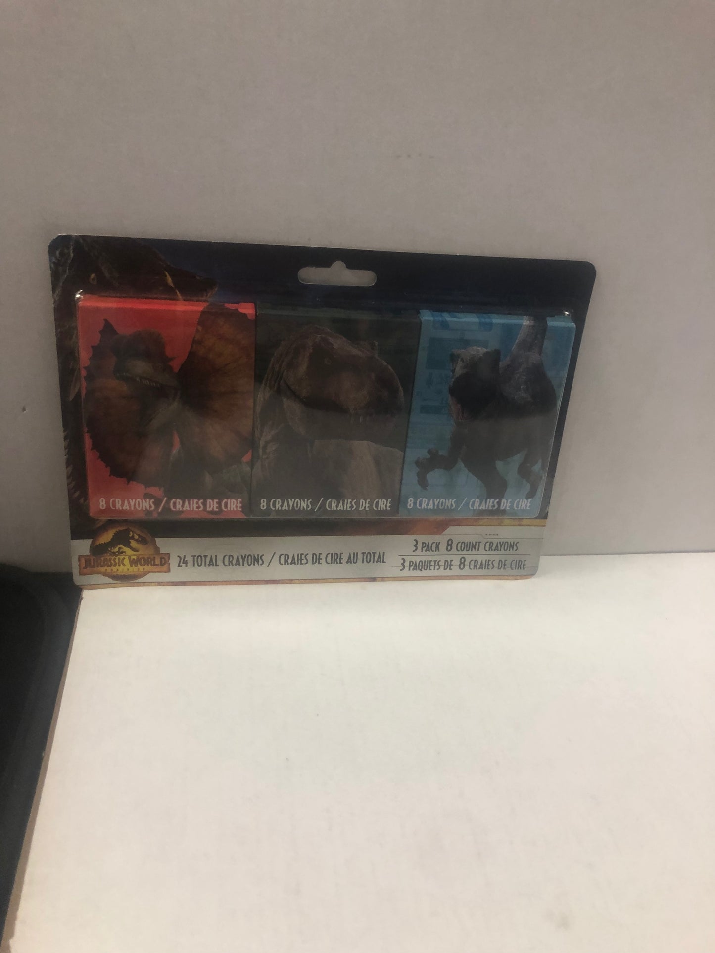 JURASSIC WORLD DOMINATION 3 PACK 8 COUNT CRAYONS GOOD CONDITION