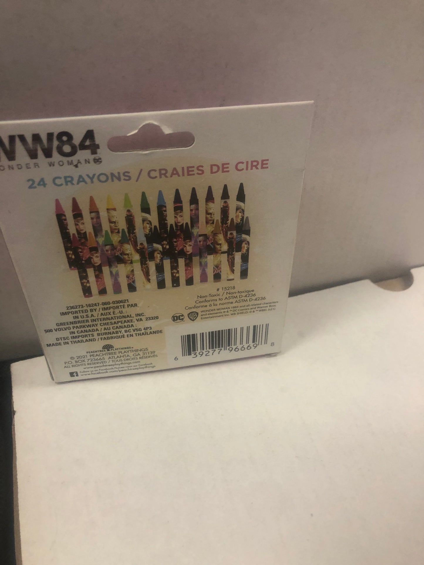 WONDER WOMAN 84 24 CRAYON SET EXCELLENT CONDITION