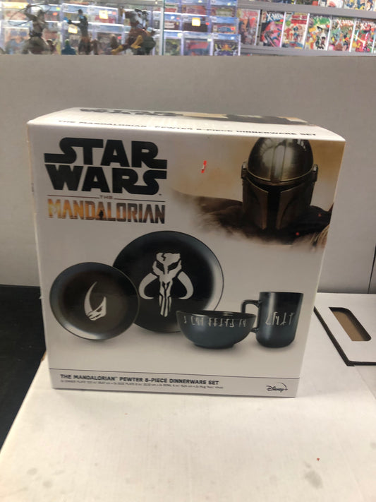 UKONIC STAR WARS THE MANDALORIAN 8 PIECE DINNERWARE SET EXCELLENT CONDITION