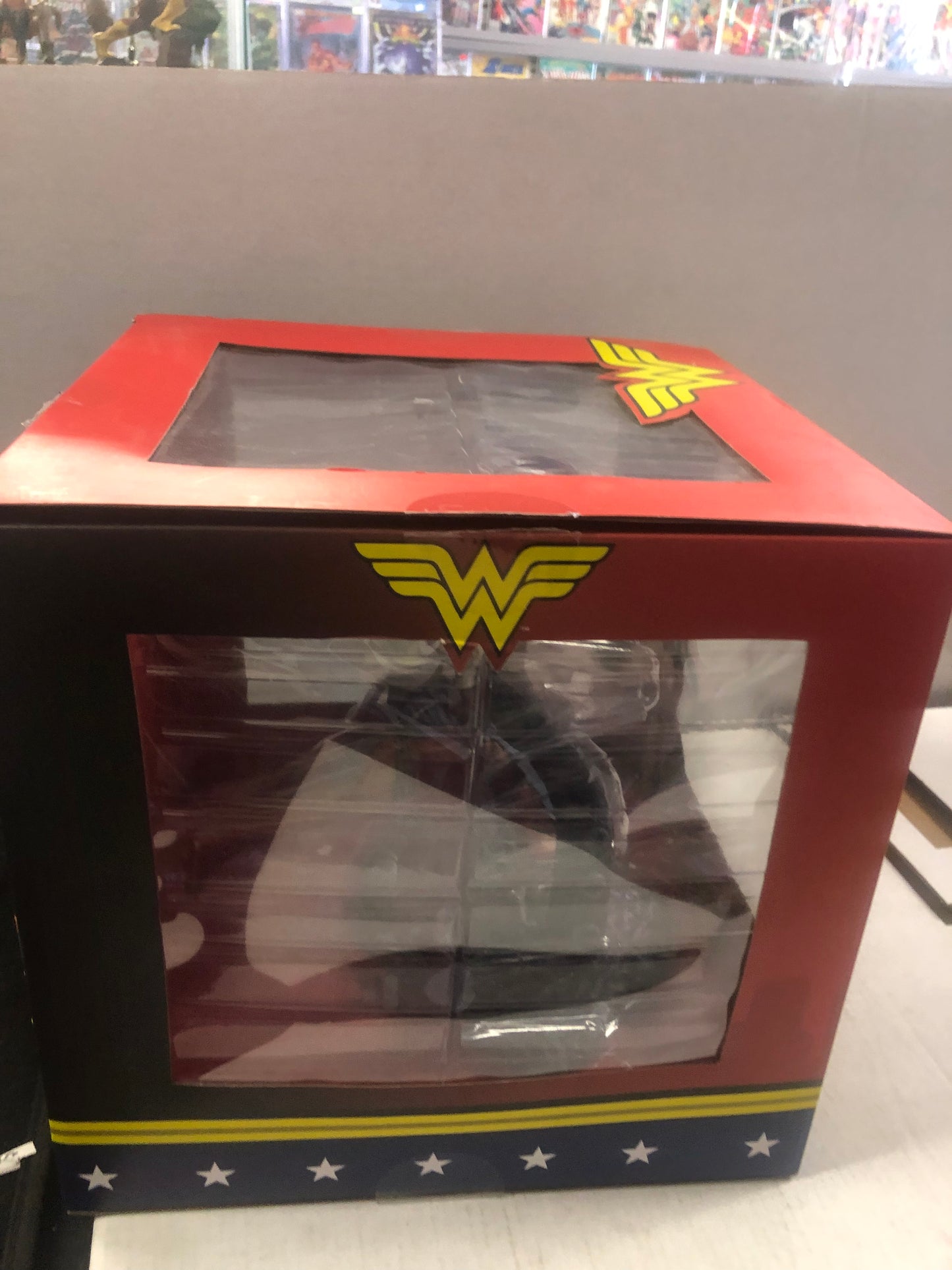 DIAMOND GALLERY WONDER WOMAN DARK MULTIVERSE PVC DIORAMA GREAT CONDITION BOX OPENED