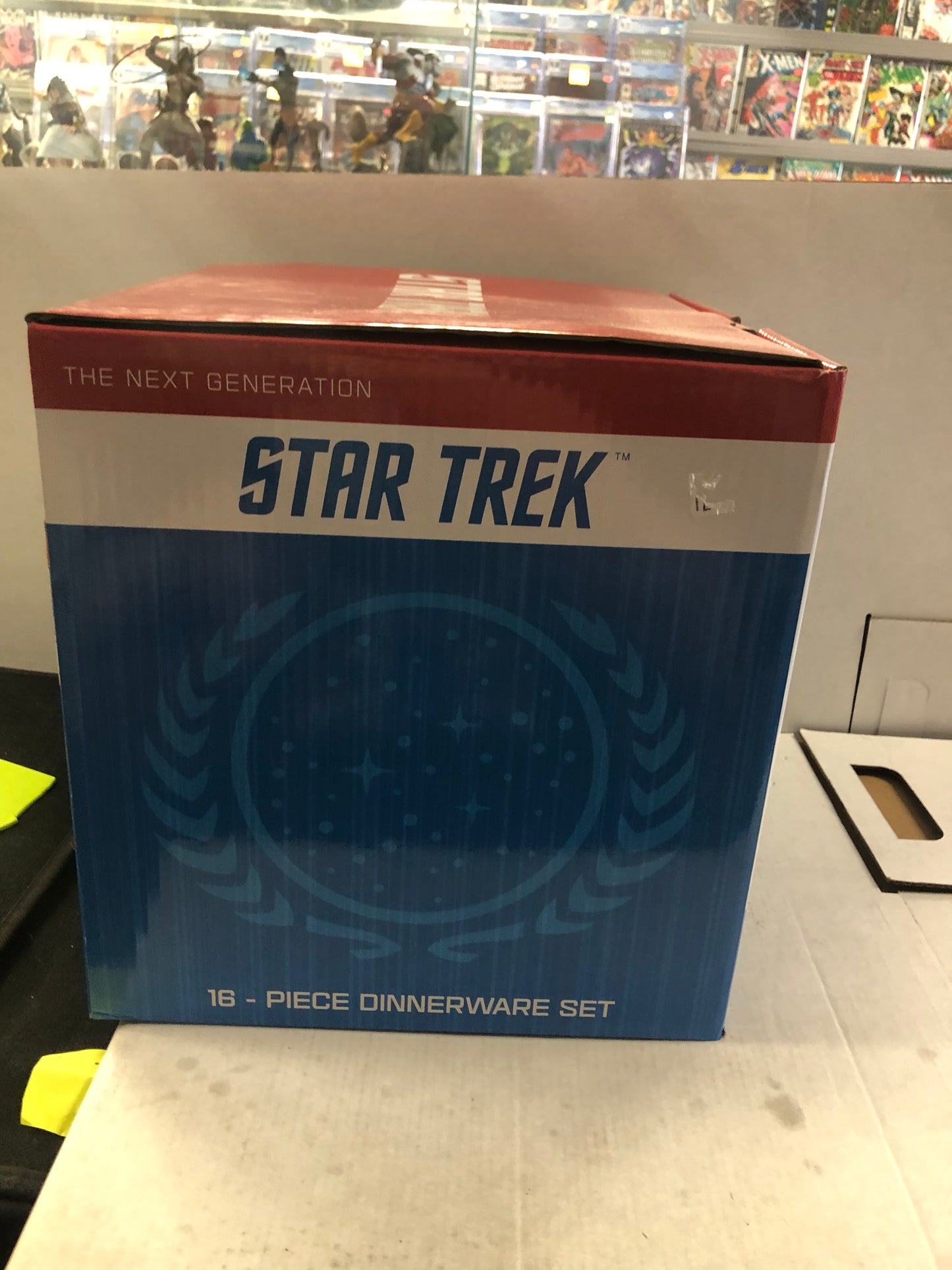 UKONIC STAR TREK THE NEXT GENERATION 16 PIECE DINNERWARE SET EXCELLENT CONDITION