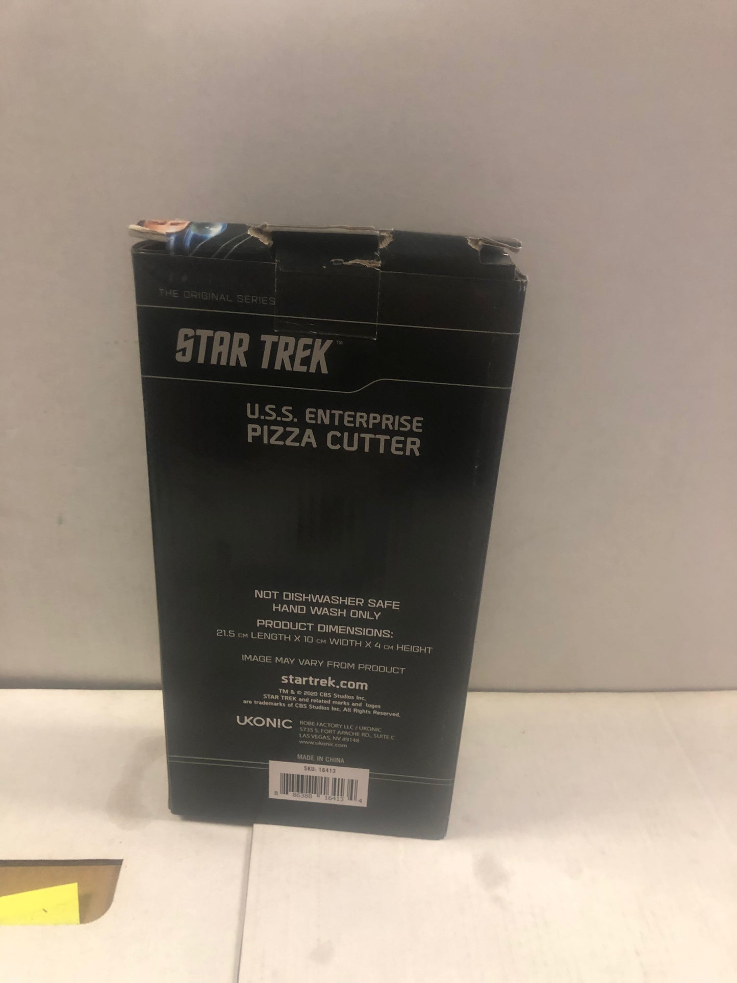 UKONIC STAR TREK USS ENTERPRISE PIZZA CUTTER GOOD CONDITION BOX HAS DAMAGE ON FRONT