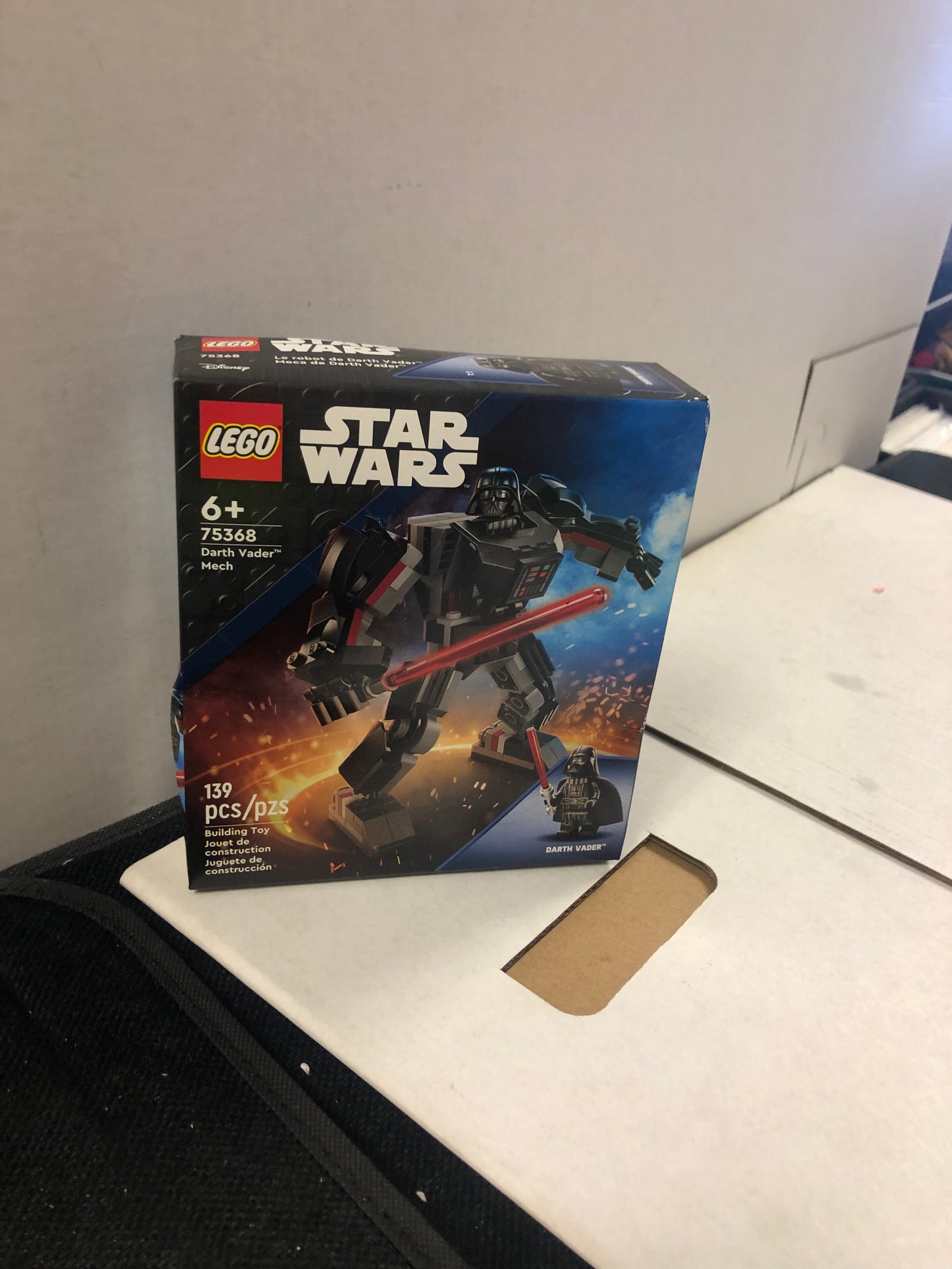 LEGO STAR WARS 75368 DARTH VADER MECH OKAY CONDITION BOX DAMAGE ON FRONT OF BOX