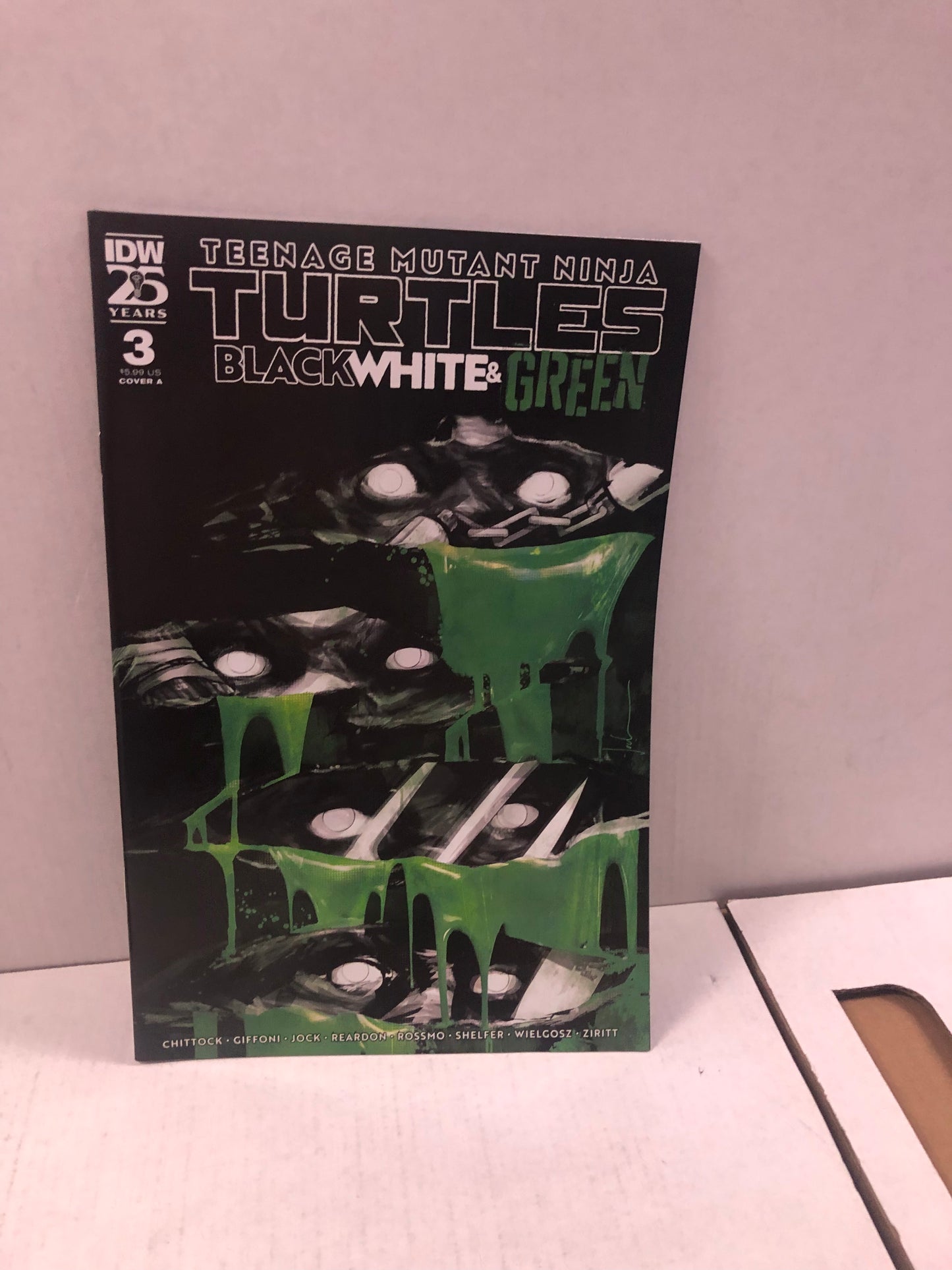 IDW PUBLISHING TEENAGE MUTANT NINJA TURTLES BLACK WHITE AND GREEN 3