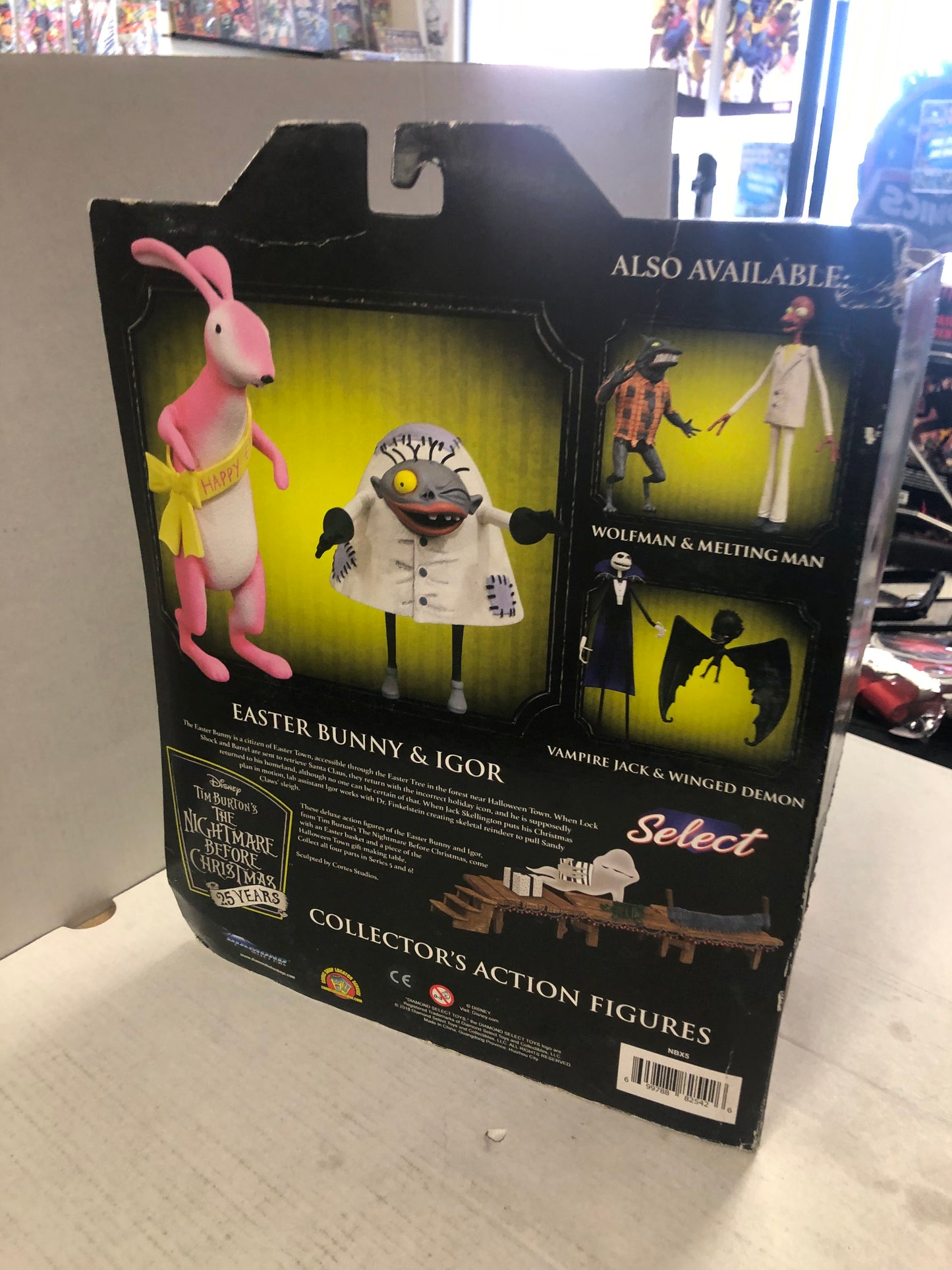 DIAMOND SELECT EASTER BUNNY AND IGOR NIGHTMARE BEFORE CHRISTMAS FIGURE