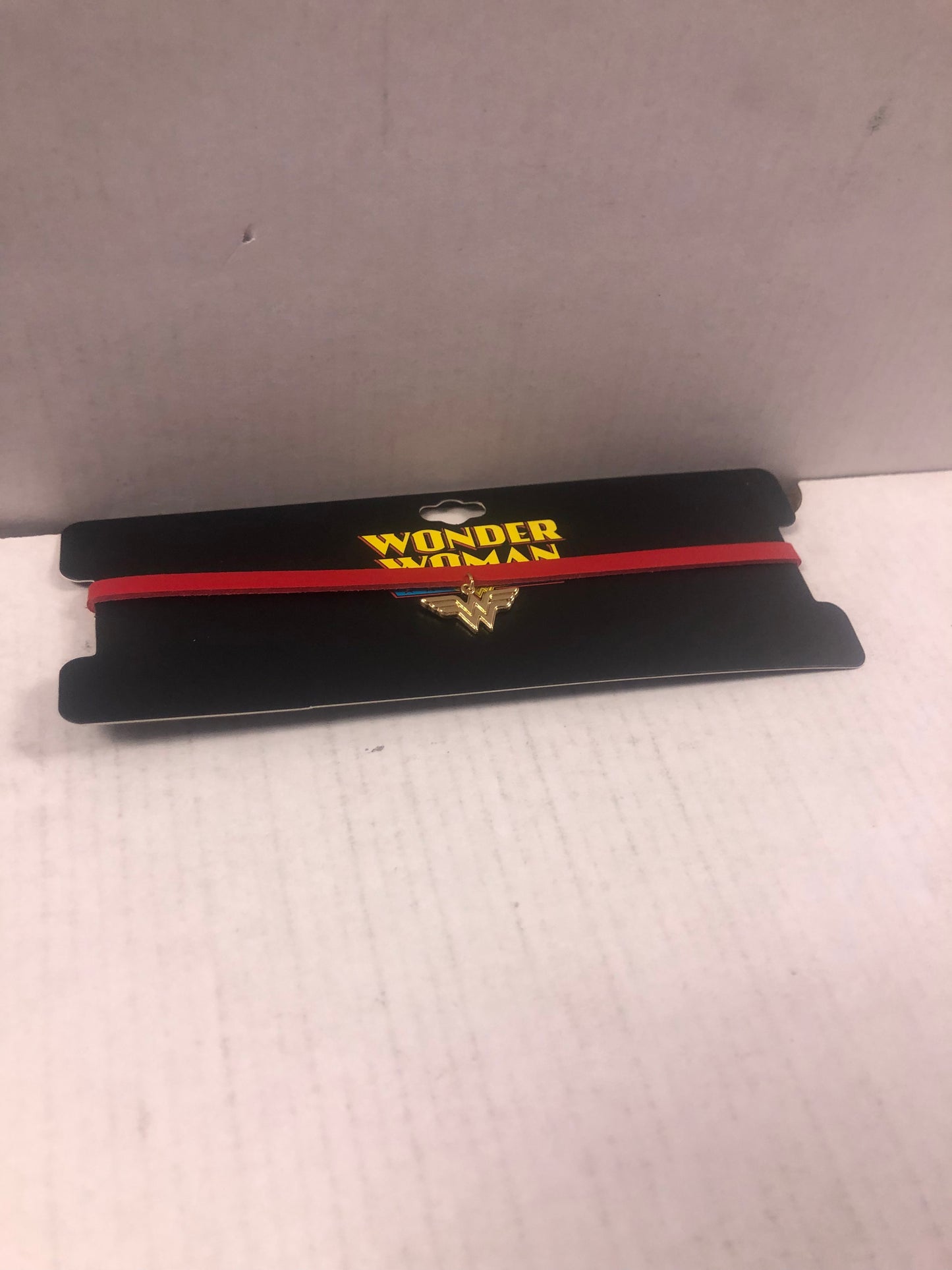 BIOWORLD WONDER WOMAN NECKLACE