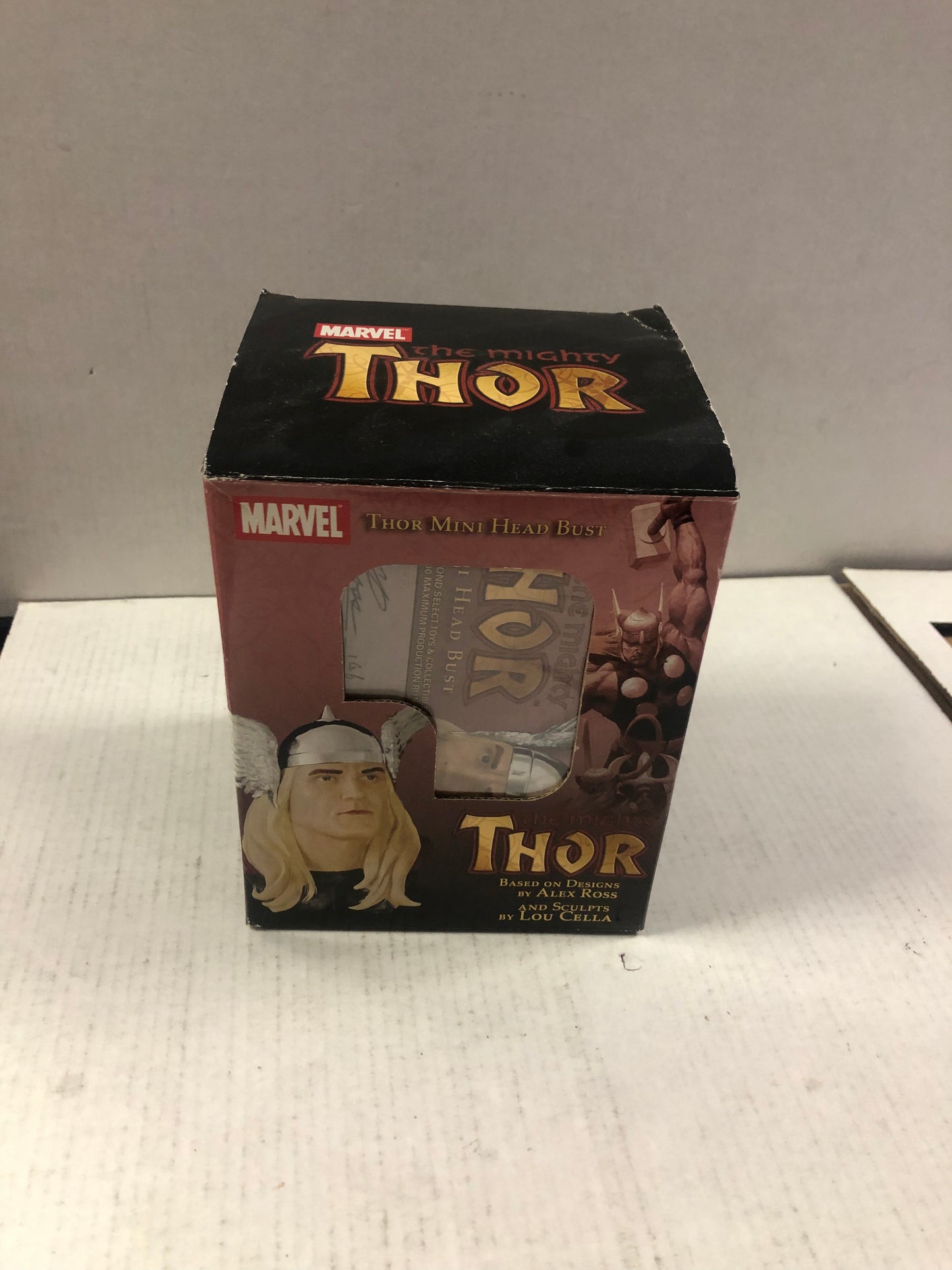 DIAMOND SELECT THE MIGHTY THOR  MINI HEAD BUST BASED ON DESIGNS BY ALEX ROSS 146/2000 COMES WITH BOX SLIGHT BOX DAMAGE ON TOP OF BOX