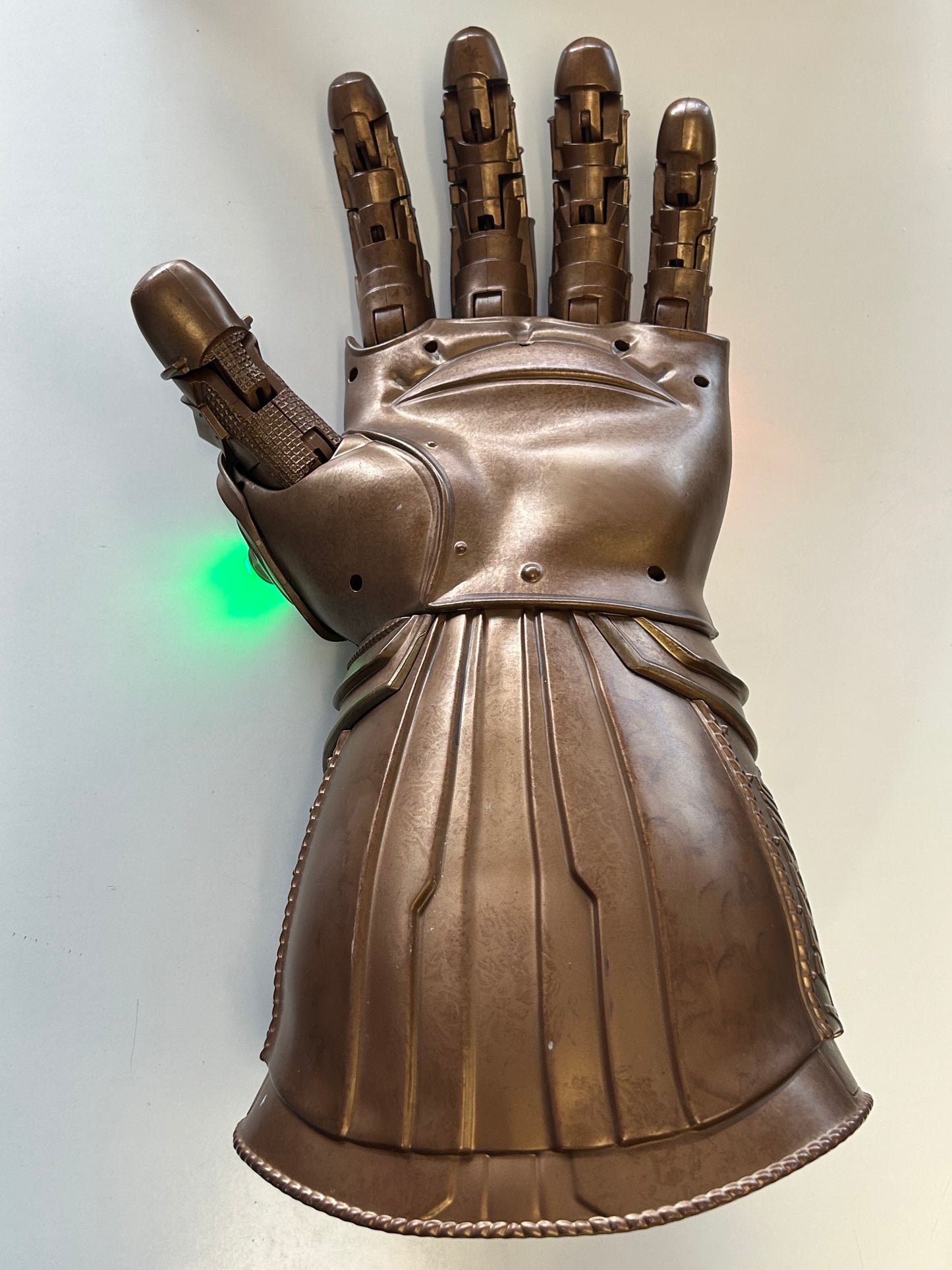 HASBRO AVENGERS INFINITY GAUNTLET WEARABLE GLOVE ELECTRONIC PROP GREAT CONDITION