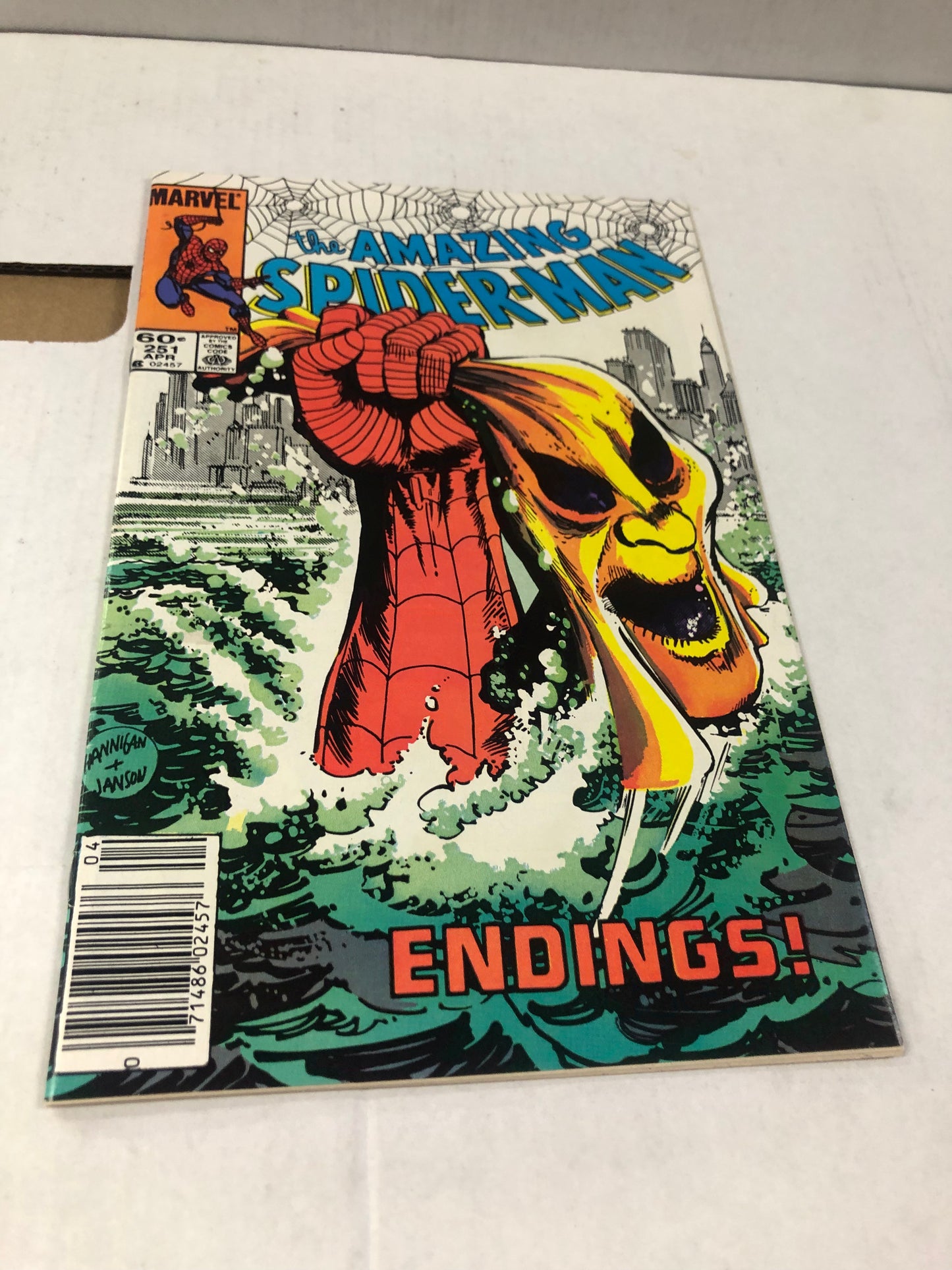 MARVEL COMICS THE AMAZING SPIDER-MAN 251  (1984) NEWSSTAND DEATH OF HOBGOBLIN VF/NM