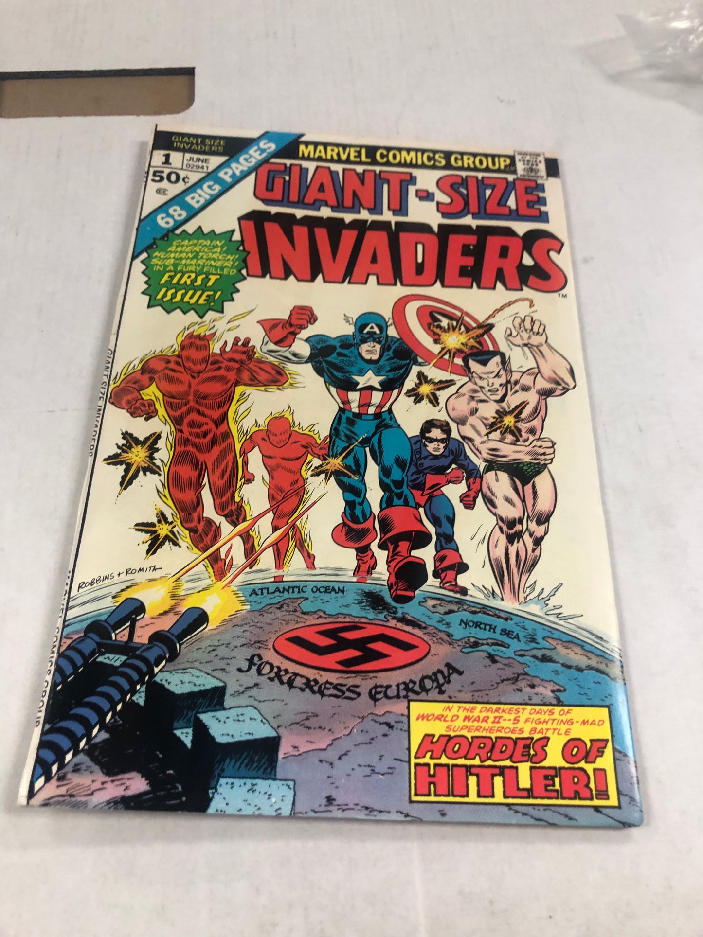 MARVEL COMICS GIANT SIZE INVADERS 1 (1975) 1ST APPEARANCE OF MASTER MAN FN+/VF OFF WHITE PAGES